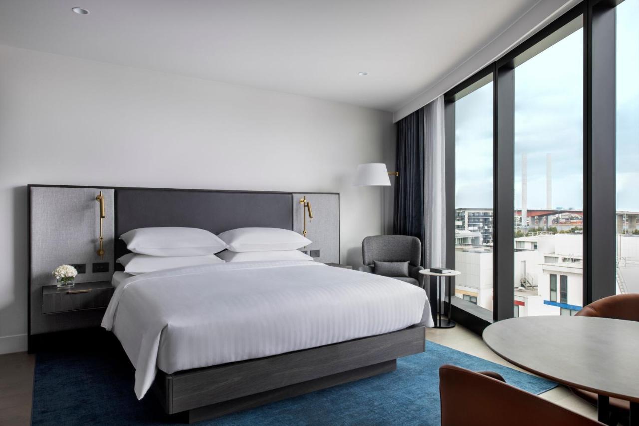 เมลเบิร์น แมริออท โฮเทล ด็อกแลนด์ส Hotel ภายนอก รูปภาพ A guest room at the hotel