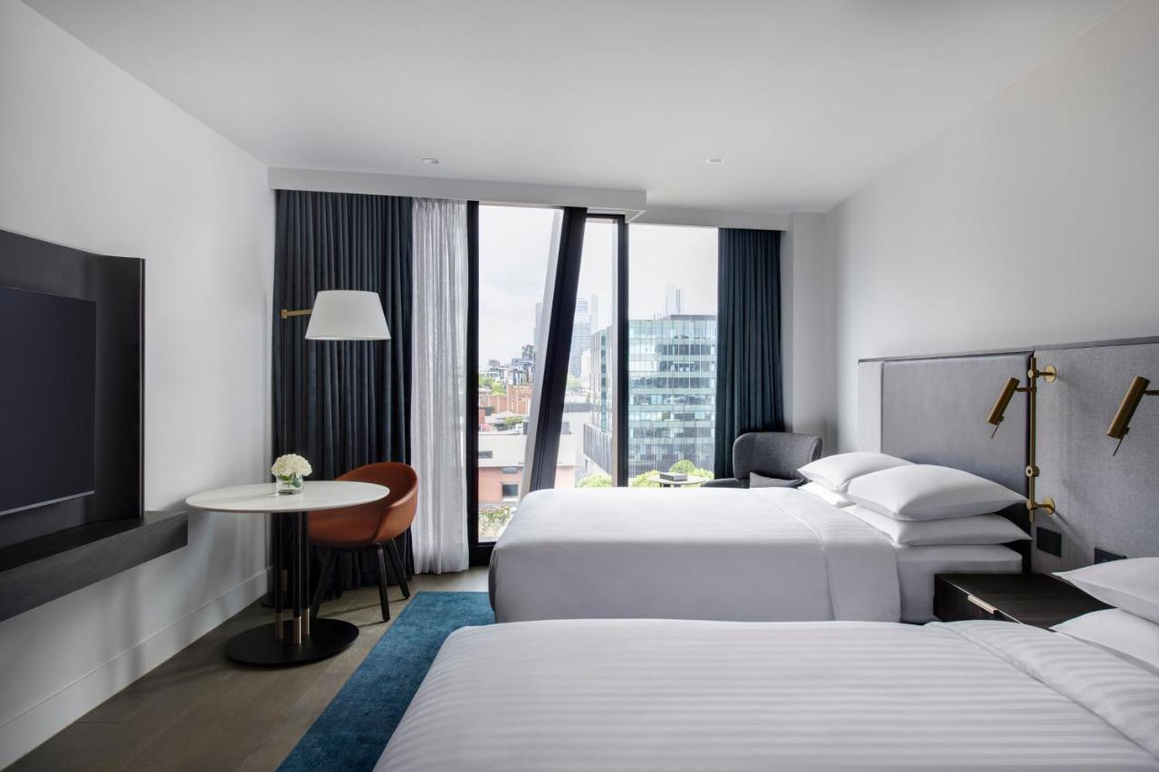 เมลเบิร์น แมริออท โฮเทล ด็อกแลนด์ส Hotel ภายนอก รูปภาพ A guest room at the hotel