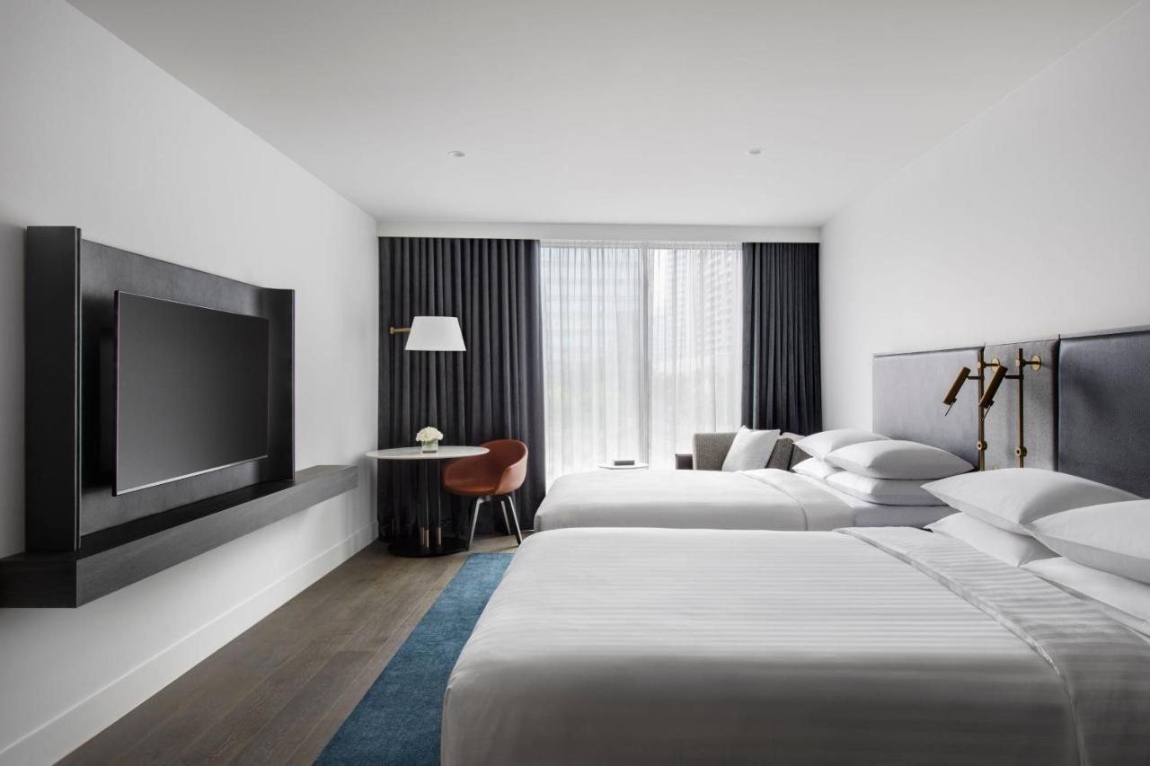 เมลเบิร์น แมริออท โฮเทล ด็อกแลนด์ส Hotel ภายนอก รูปภาพ A guest room at the Hotel Indigo in Boston, Massachusetts