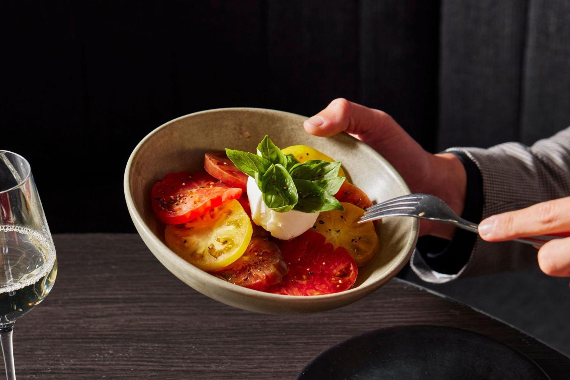 เมลเบิร์น แมริออท โฮเทล ด็อกแลนด์ส Hotel ภายนอก รูปภาพ A tomato salad with mozzarella and basil