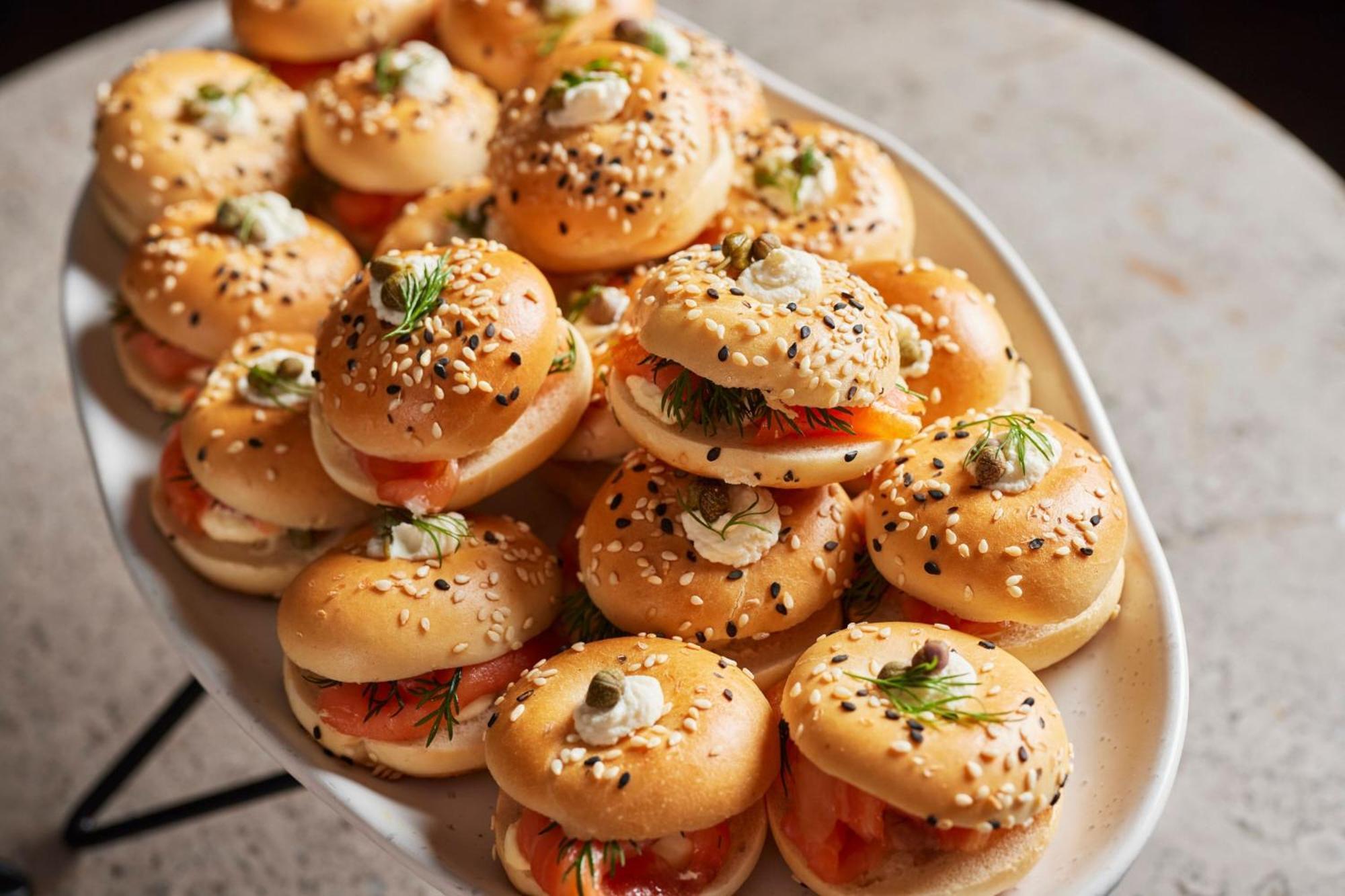 เมลเบิร์น แมริออท โฮเทล ด็อกแลนด์ส Hotel ภายนอก รูปภาพ A platter of mini bagels