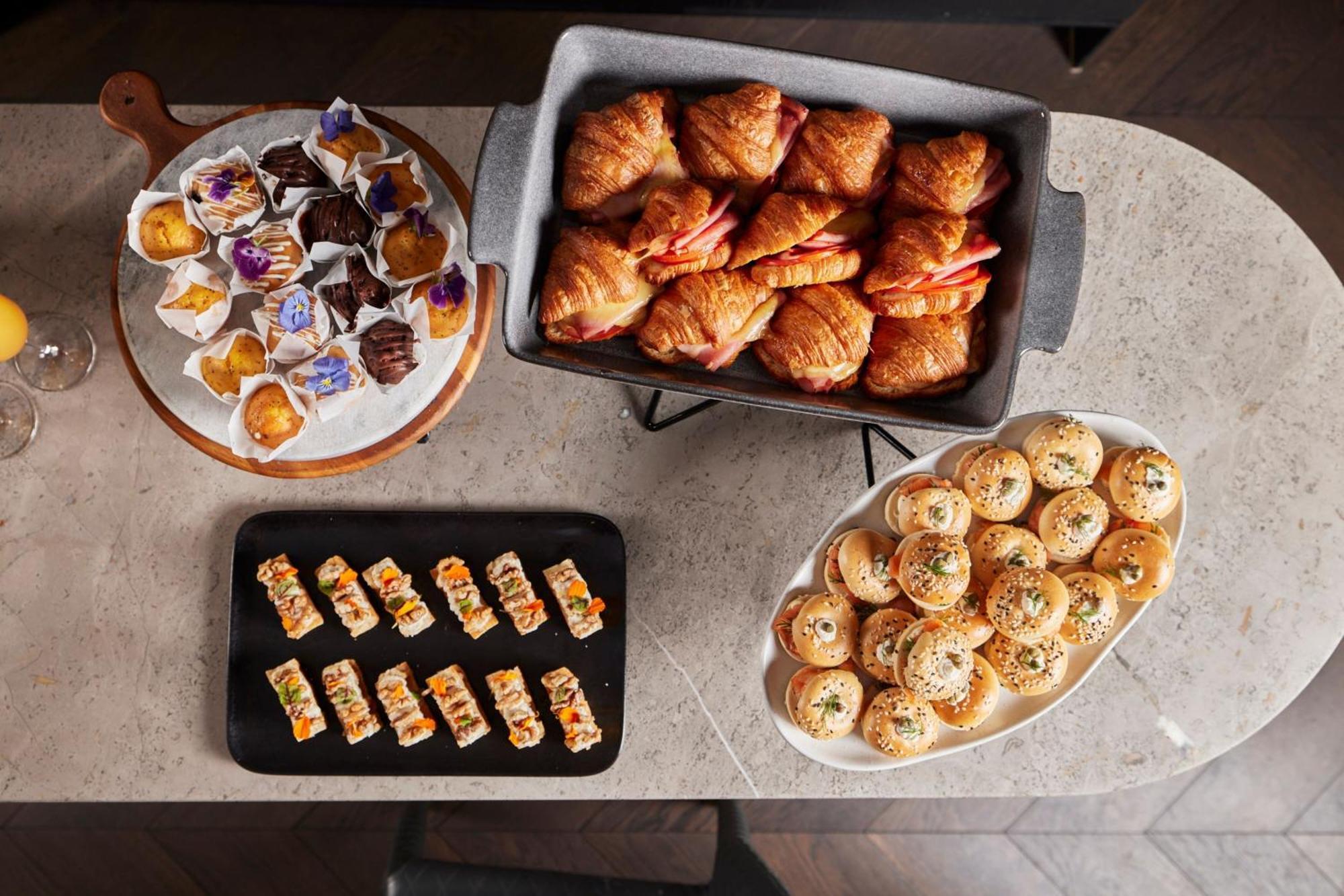 เมลเบิร์น แมริออท โฮเทล ด็อกแลนด์ส Hotel ภายนอก รูปภาพ A selection of finger food