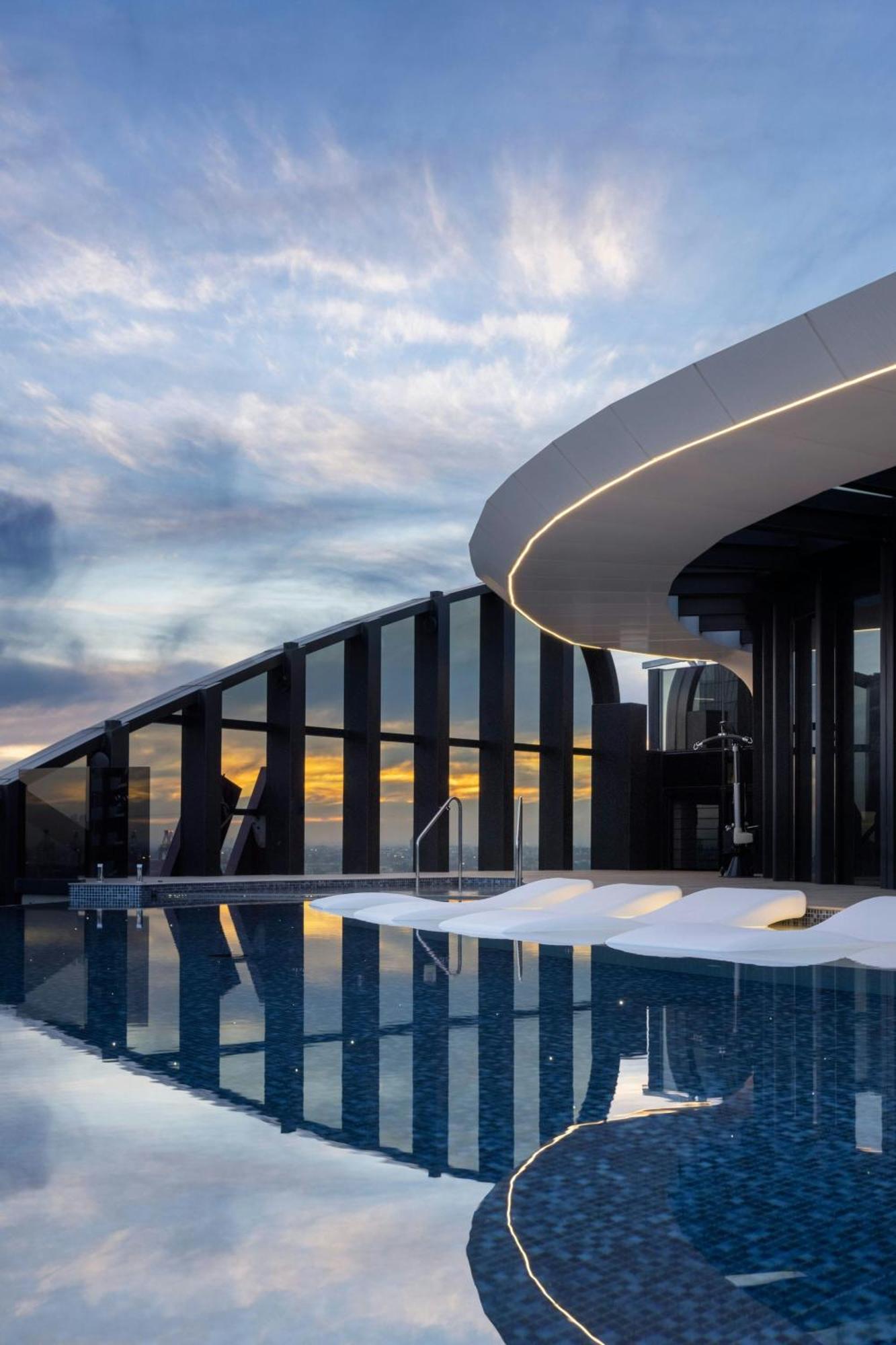 เมลเบิร์น แมริออท โฮเทล ด็อกแลนด์ส Hotel ภายนอก รูปภาพ The rooftop pool at the Ritz-Carlton, Perth
